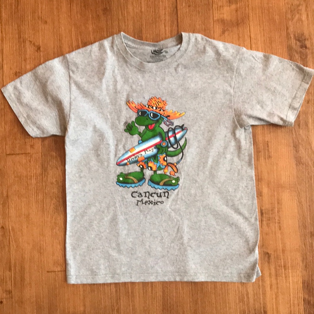 Like New Gray Short Sleeve Tee from Cancún